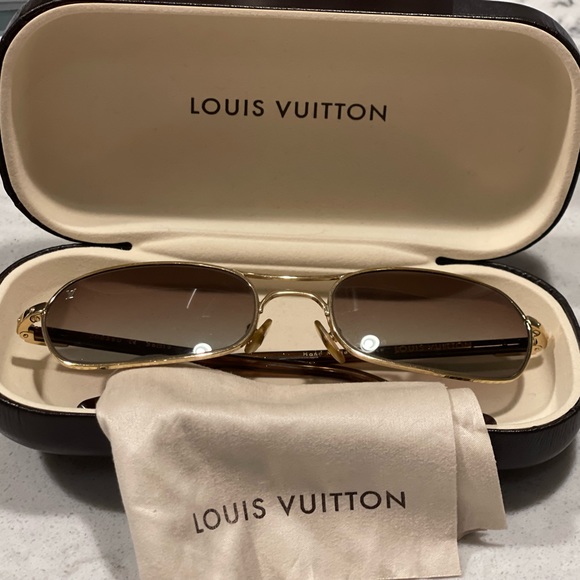 Louis Vuitton small frame polarized retro sunglasses. - Picture 2 of 5